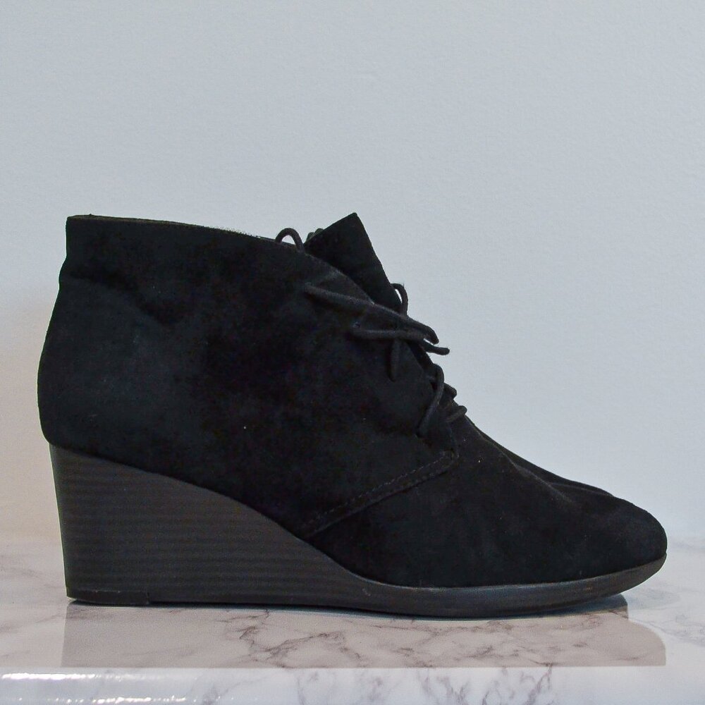 CLARKS | BLACK SUEDE WEDGE BOOTIES